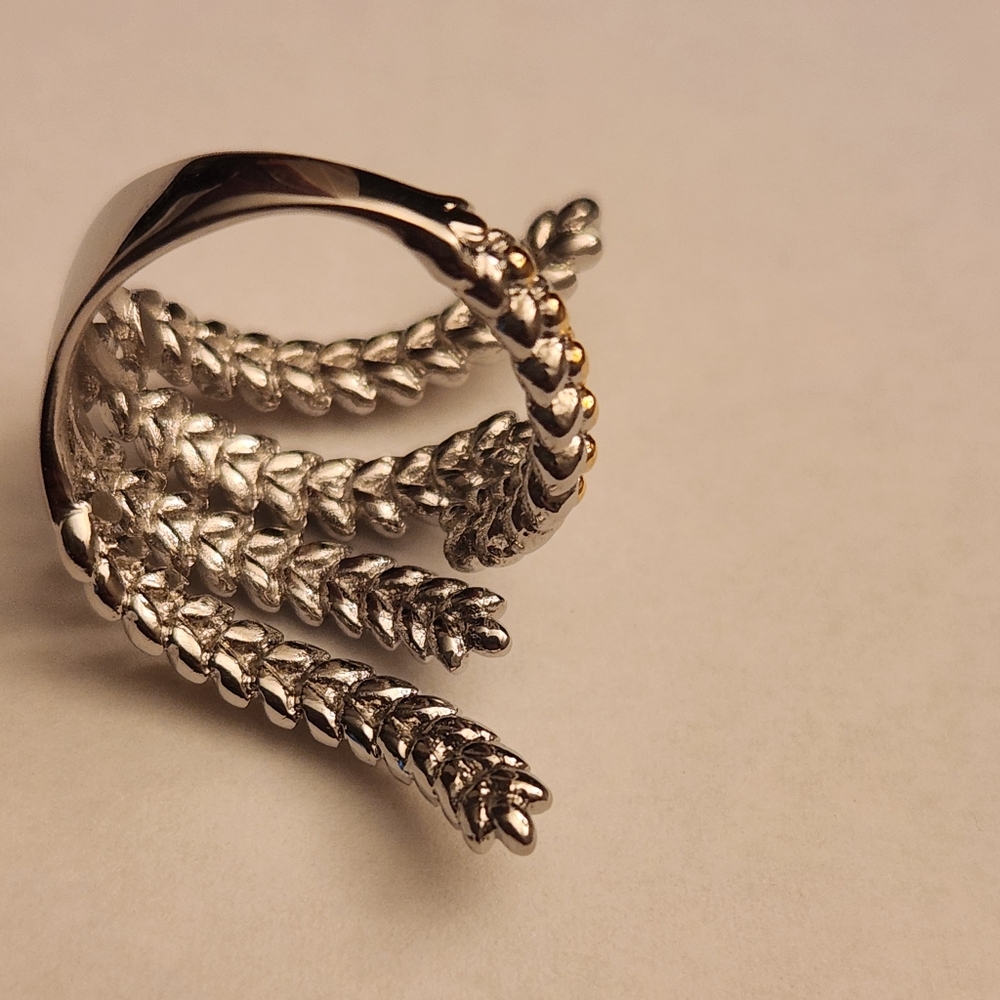 Pretty Ring * - Picture 2 of 9